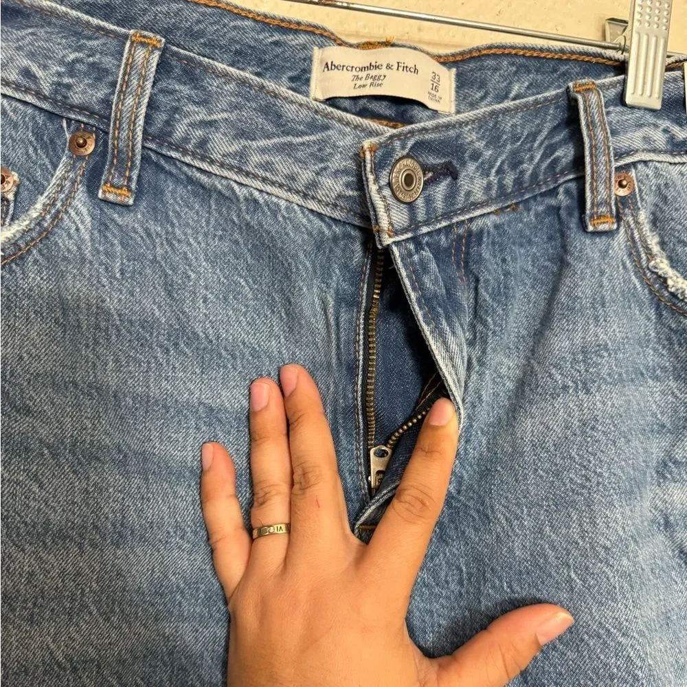 Abercrombie & Fitch the baggy low rise Light Blue denim Jean Shorts size 33/16